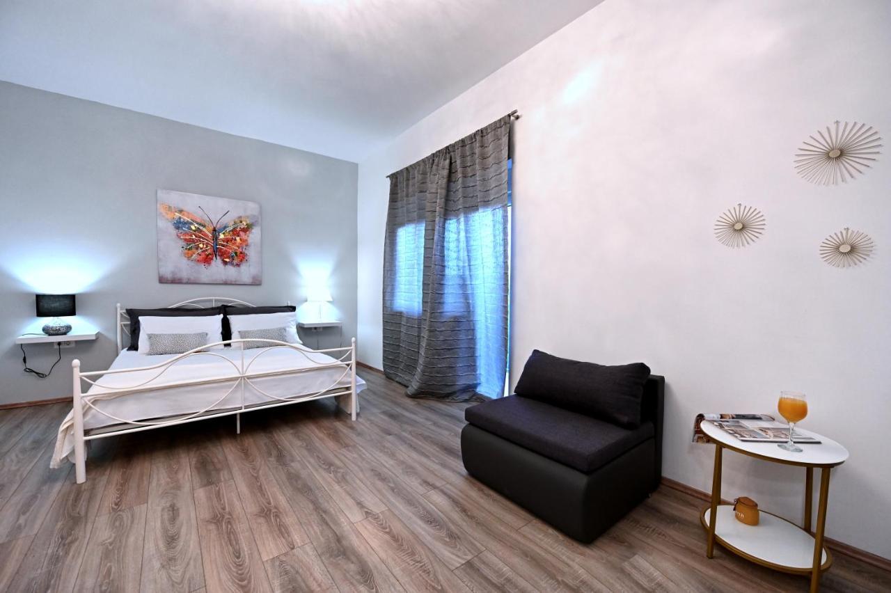 Sandra, * Imotski